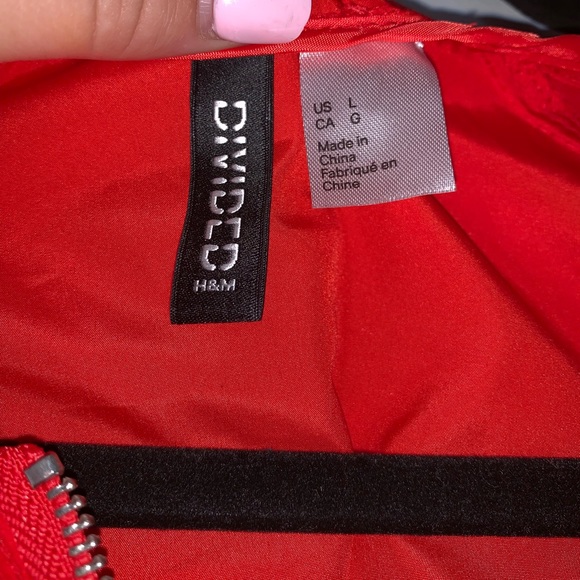 H&M red windbreaker - Picture 6 of 6